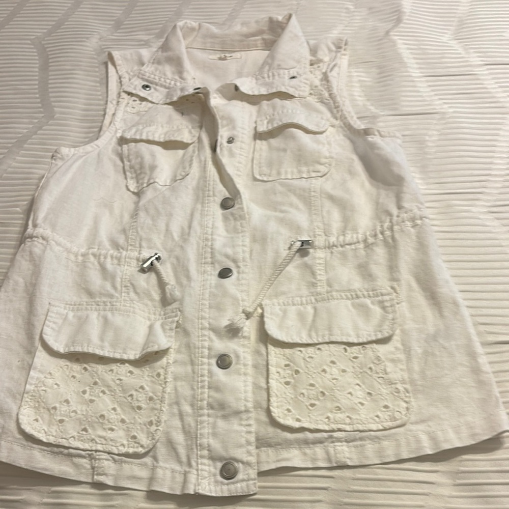 Sleeveless White Utility Vest
